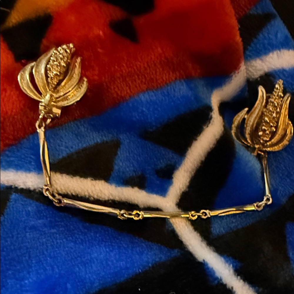 1950’s Sweater clips with Pat #285876